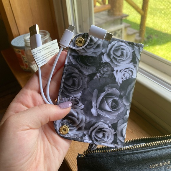 Adrienne vittadini black charging clutch - Picture 2 of 3